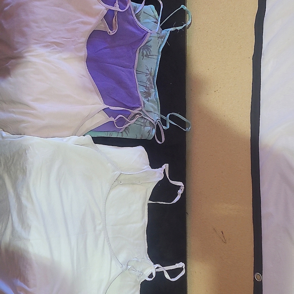 5tank tops 3 size small 2 white size medium